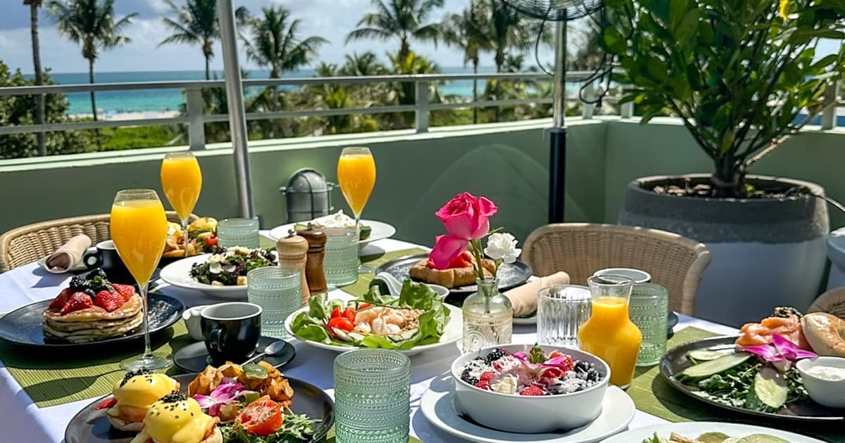 Sunday rooftop brunch at the Pelican Hotel in Miami Beach with mimosas, eggs Benedict and an ocean view
